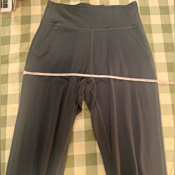 lululemon athletica Onyx Grey Align High-Rise Jogger - Picture 14 of 16